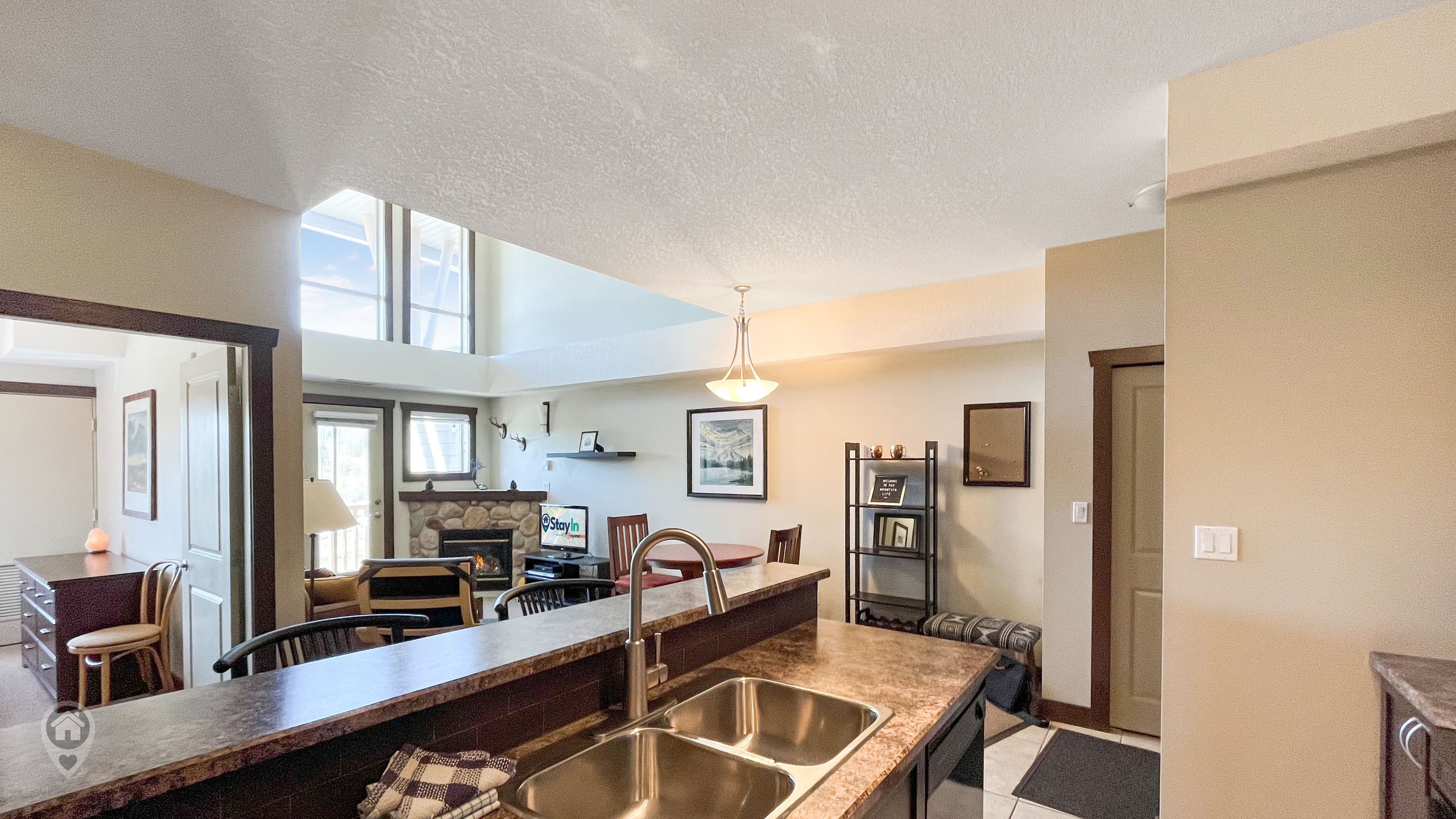 Top Floor Condo with Stunning Mountain Views - Photo 16
