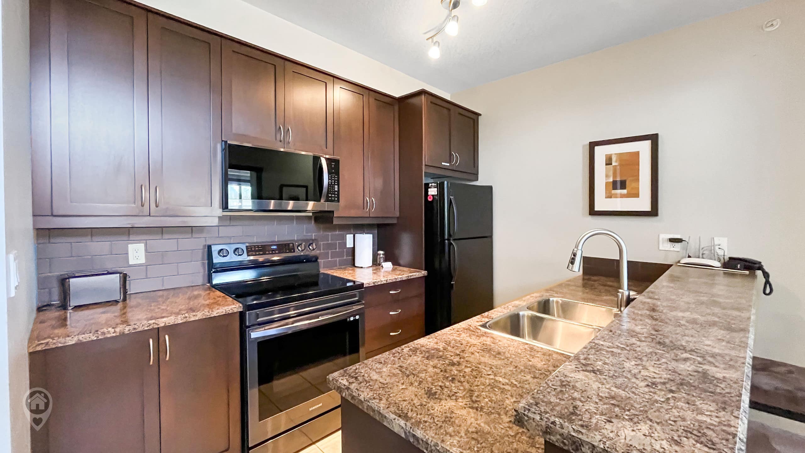 Top Floor Condo with Stunning Mountain Views - Photo 4