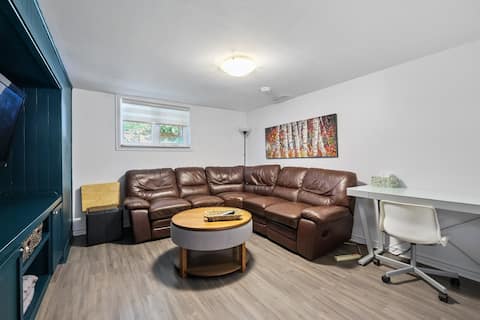 Successful Airbnb property: 2 Bedroom Basement apt mins from Downtown/La Cité in Rideau Rockcliffe