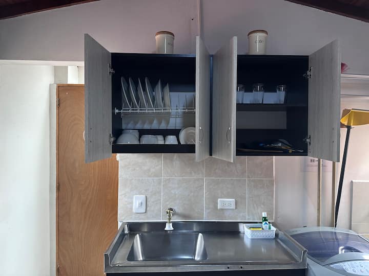 Estudio Con Estilo En Laureles – ¡Vibra Local! - Medellín