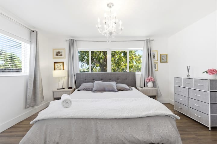 Habitación secundaria con cama king