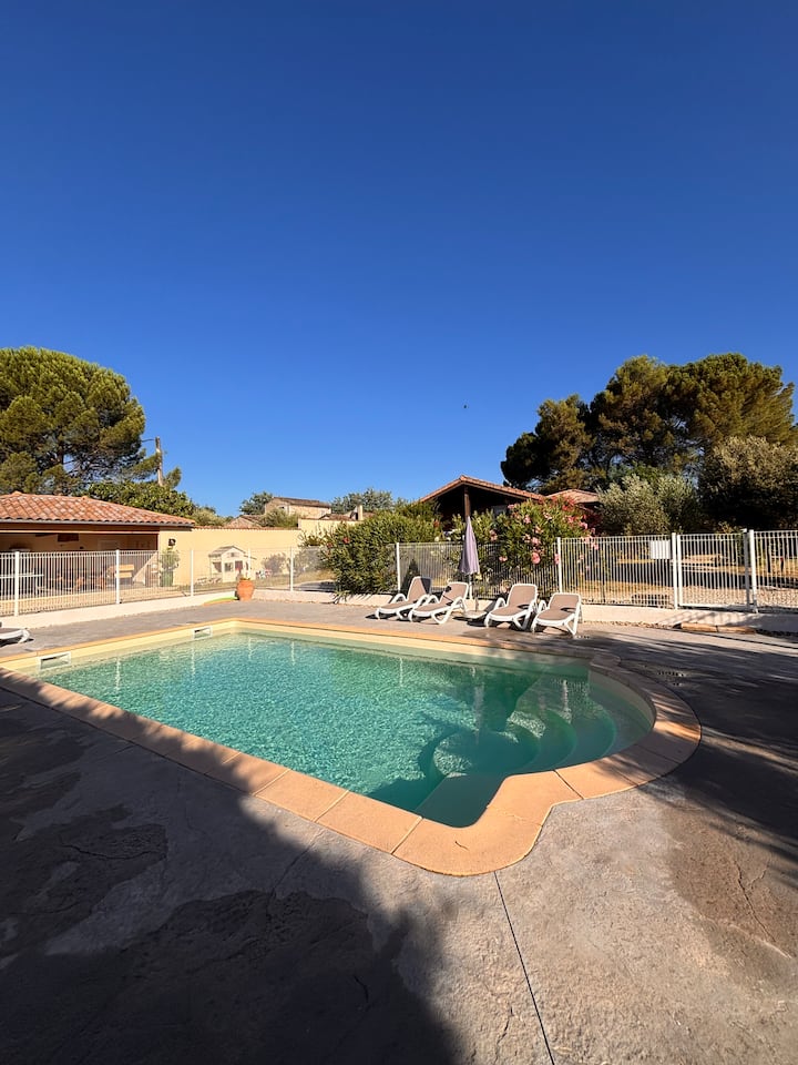 Chalet Au Bord De La Via Ardèche Avec Piscine, - Vallon-Pont-d'Arc