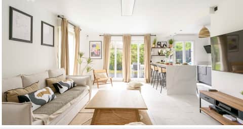 Airbnb performant: Quiet family house, Garden, Paris by RER à Magny Le Hongre