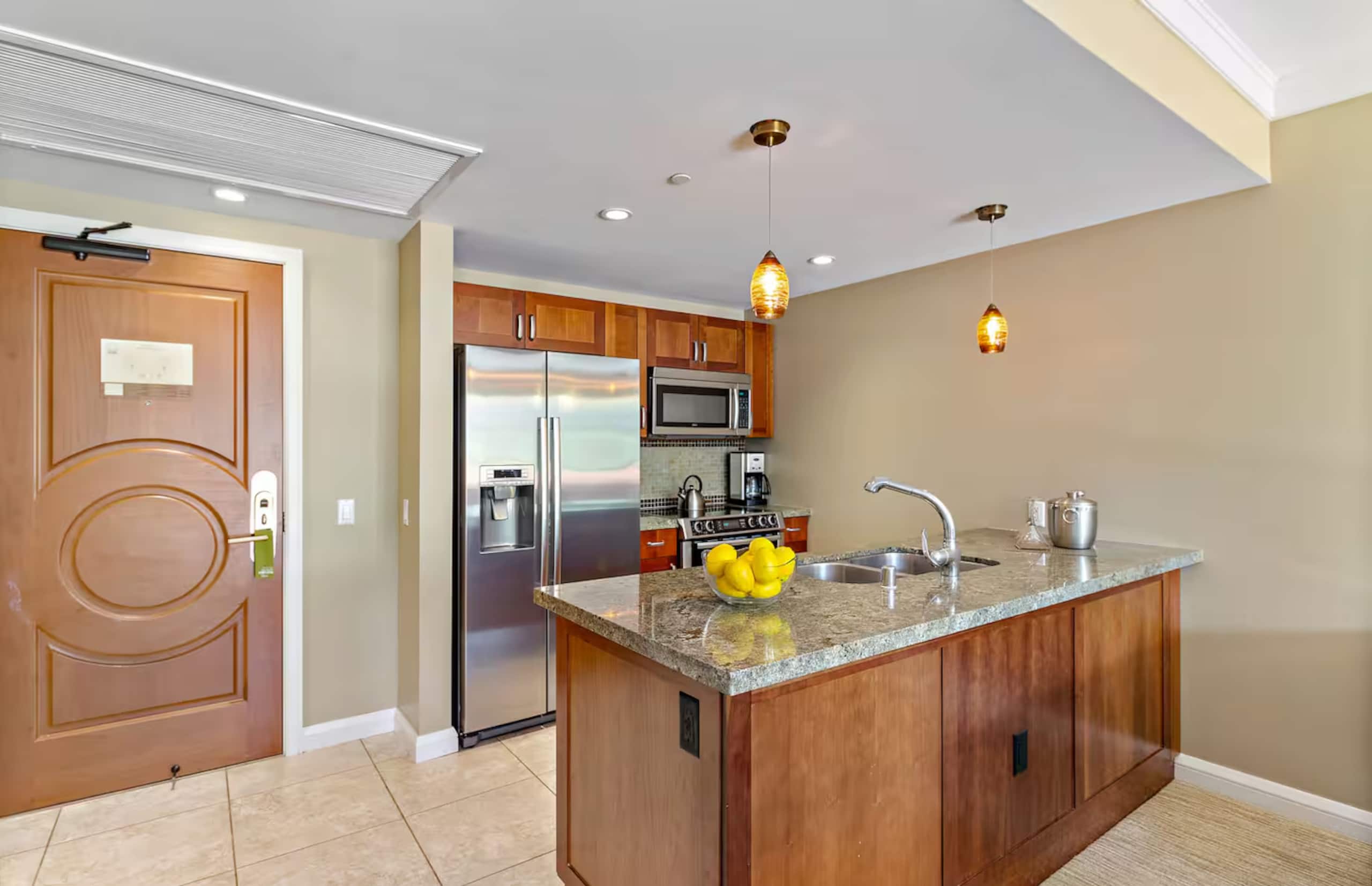 Condo in Lahaina · ★4.96 · 1 bedroom · 2 beds · 1 bath - Image 7