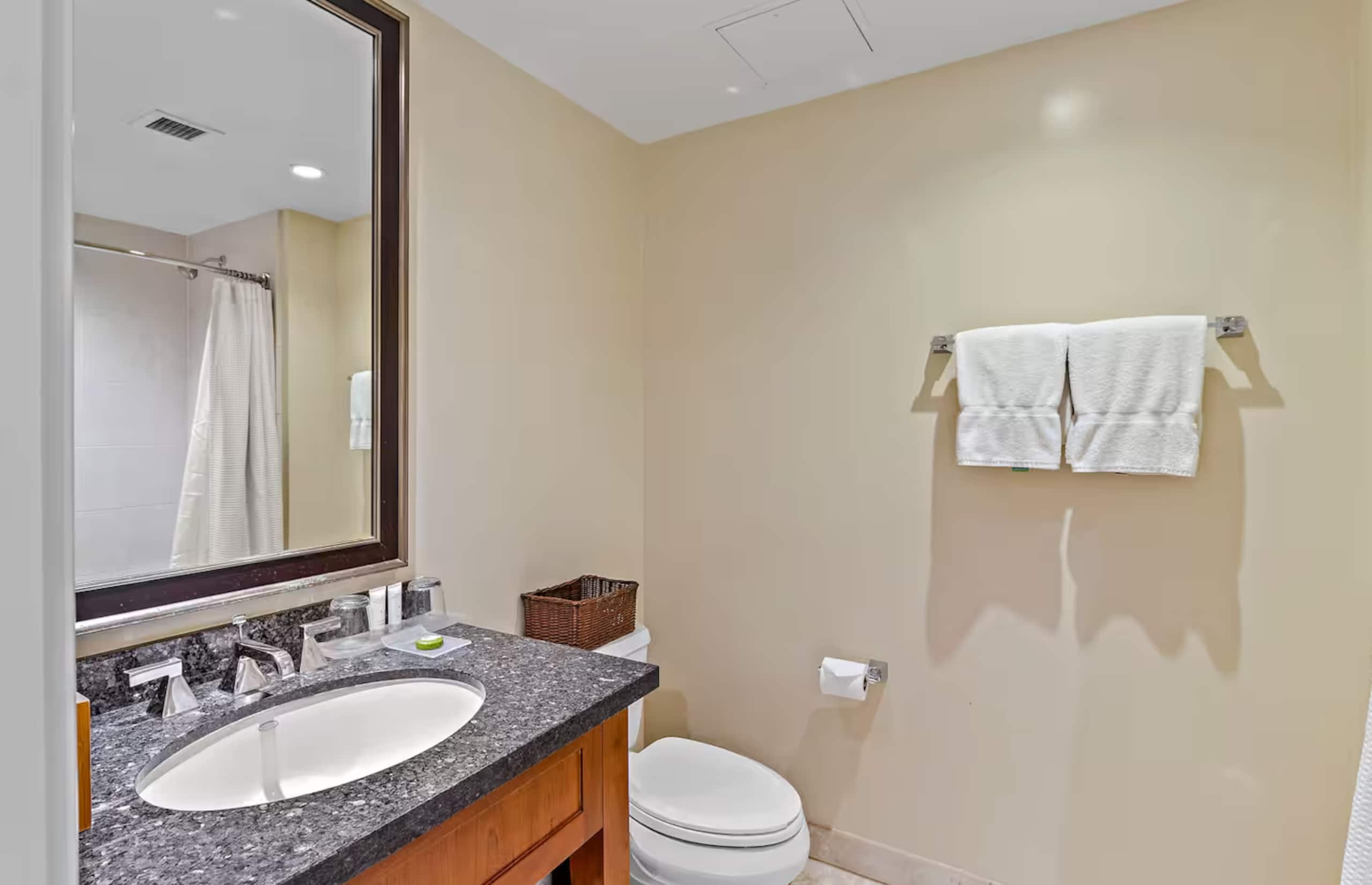 Condo in Lahaina · ★4.96 · 1 bedroom · 2 beds · 1 bath - Image 15