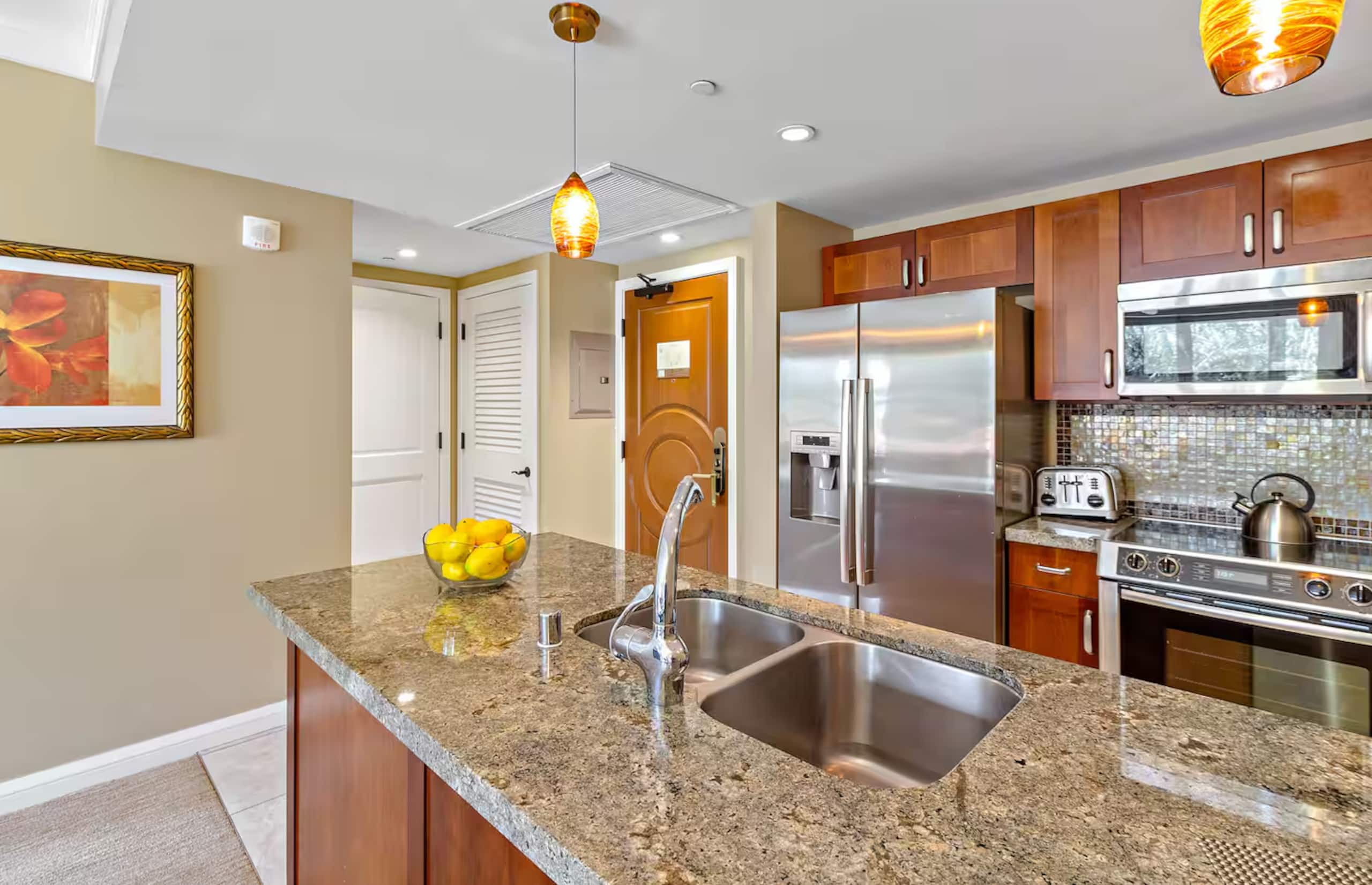 Condo in Lahaina · ★4.96 · 1 bedroom · 2 beds · 1 bath - Image 4