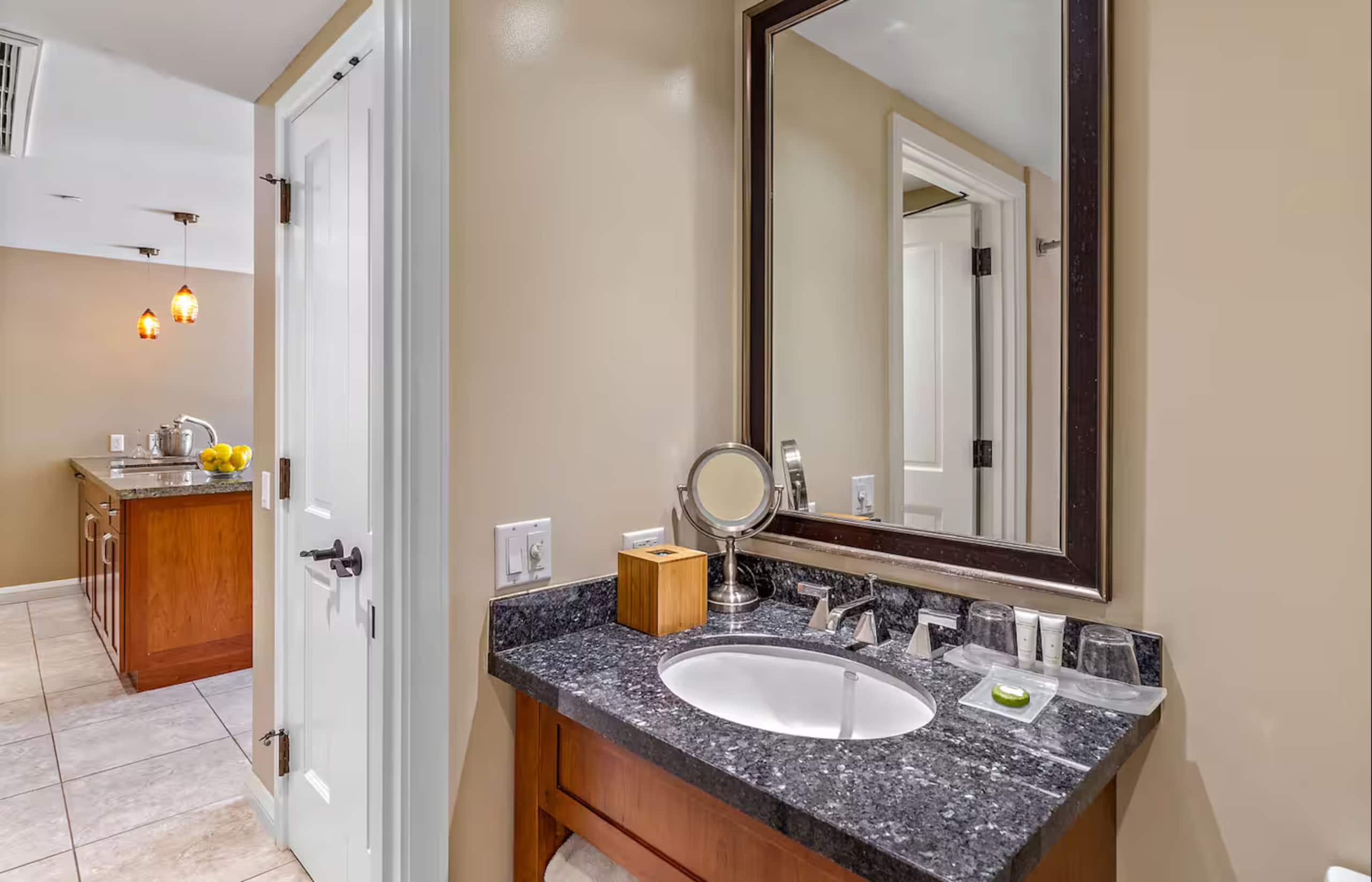 Condo in Lahaina · ★4.96 · 1 bedroom · 2 beds · 1 bath - Image 16