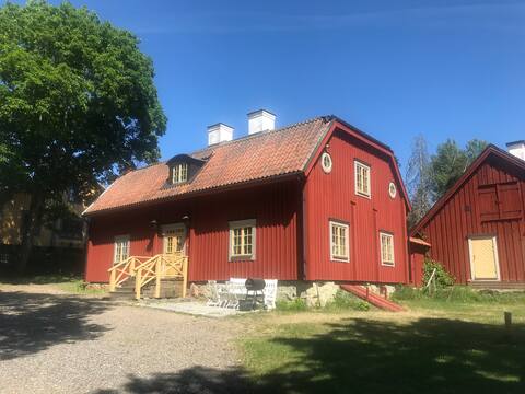 The inspector's residence in the manor environment at Hedströmmen