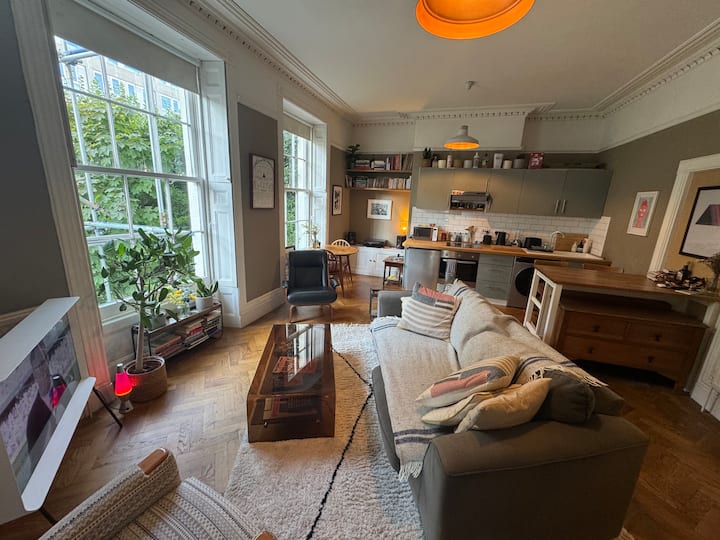 Georgian Apt. In Prime Clifton Location W/parking - Brístol
