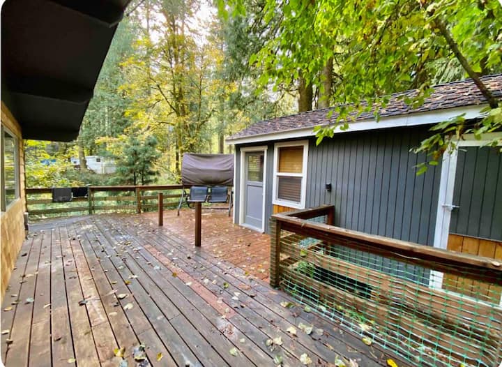 ZigZag Cabin! Hot Tub, River, Mt Hood! Sleeps 12! - Cabins