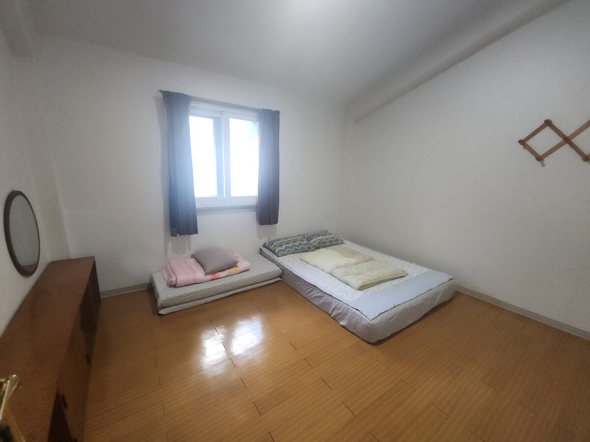 Ondol-rum på andra våningen (queen size-madrass)