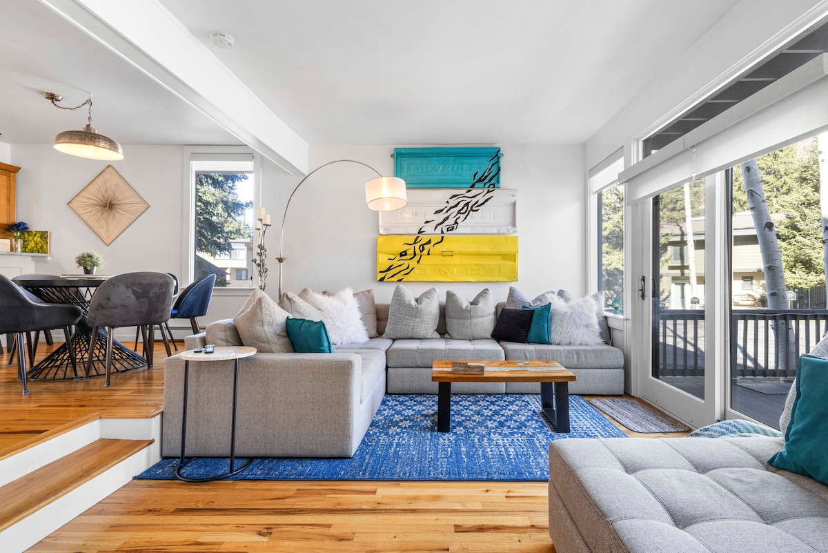 Top Airbnb: Modern Vail Townhome on Bus Route 2 bed & Loft in Vail