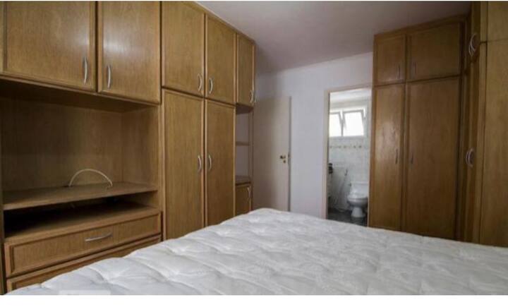 Ambienti i dhomës së gjumit