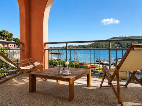 Villa Claudia [1 minute walk to beach]