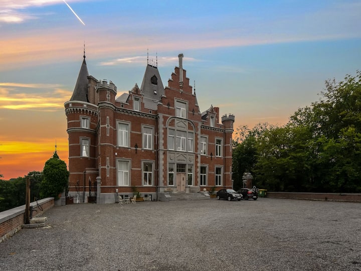 Wellness Castle With Cinema Bliss - Huy