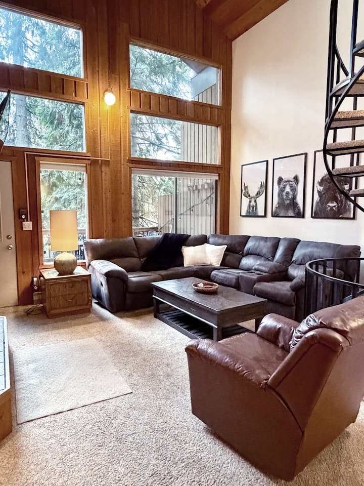 Great All-year Whitefish Mountain Condo - Sleeps 8 - Whitefish, MT