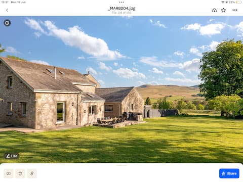 Spacious & Characterful Cottage in the Dales.