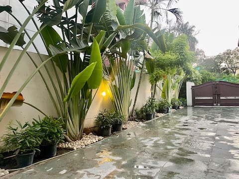 Charm Grove | 4BHK Villa Flr I Garden| City centre