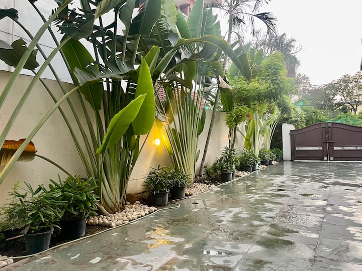 Charm Grove | 4BHK Villa Flr I Garden| City centre