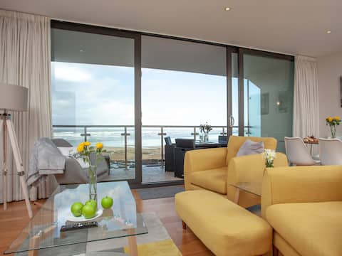 Popular Airbnb listing: Ocean Serenity, Horizon View in Northam
