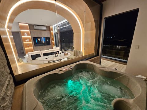 LUXURY PH with private jacuzzi @Samborondón