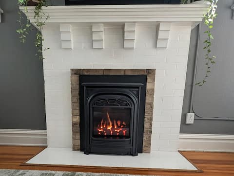 Popular Airbnb listing: Congress Park | Walk to Parks & Botanic Gardens in Congress Park