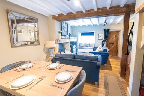 Top Airbnb: Stunning Cottage on Chipping Campden High Street in Chipping Campden