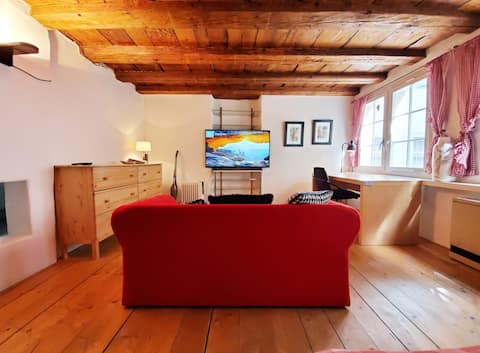 Popular Airbnb listing: Chalet Style old town pedestrian area in Hochschulen