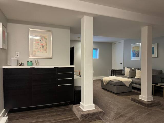 Cozy Private Unit Convenient to Link Light Rail gallery image 5