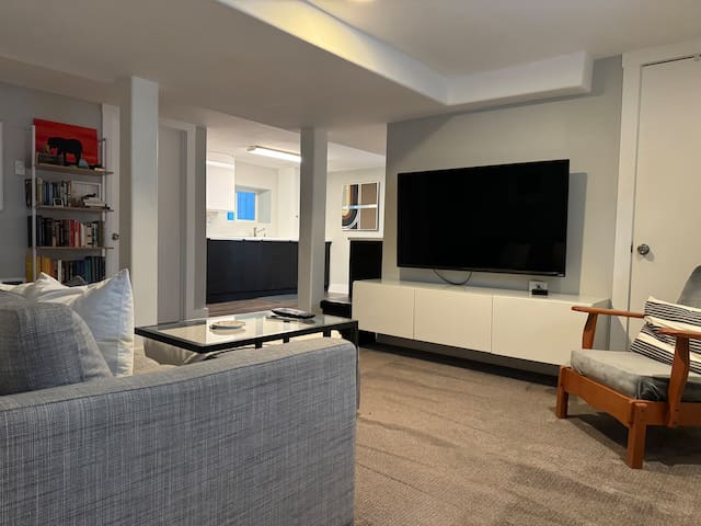 Cozy Private Unit Convenient to Link Light Rail