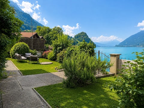 Chalet Seehus Ground Floor - Front Row Lake Brienz