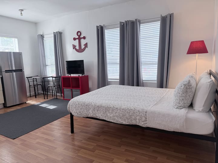 South Beach Apartment Centrally Located - Miami Beach, FL