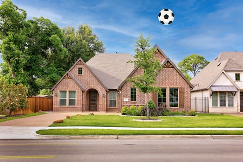 Walk To World Cup: Game Room Mini Golf Hot Tub