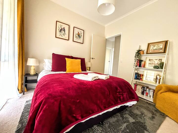 ห้องนอนที่สอง (Second Bedroom)