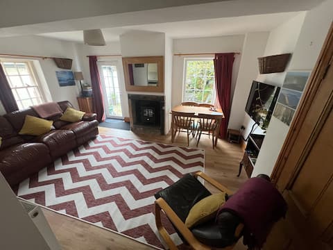 Popular Airbnb listing: Robinsons Cottage, central&quiet, near Lakes&Coast in Cockermouth
