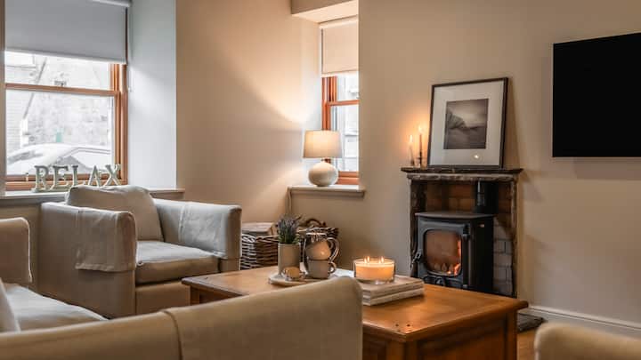 Capture The Sea Air @ 125 Seatown - Cullen