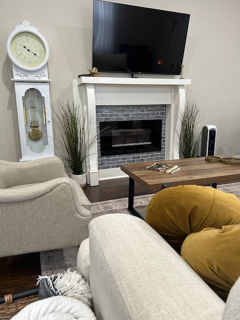 The River House | 8 Guests | Minutes to Downtown