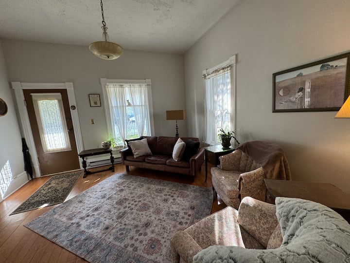 Comfy 1904 Station House: In Town, Fenced, Quiet - Port Angeles, Washington