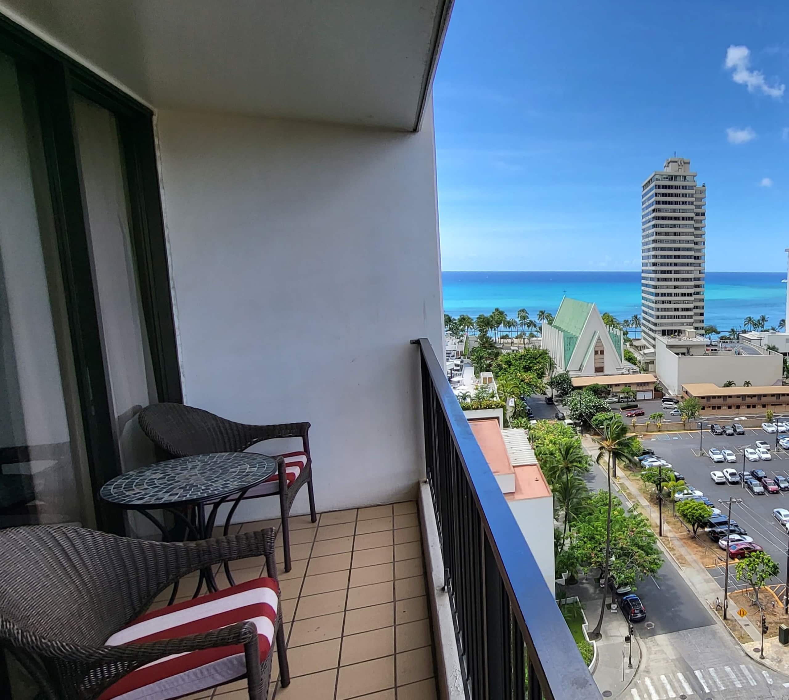 Condo in Honolulu · ★4.64 · 1 bedroom · 3 beds · 1 private bath - Image 13