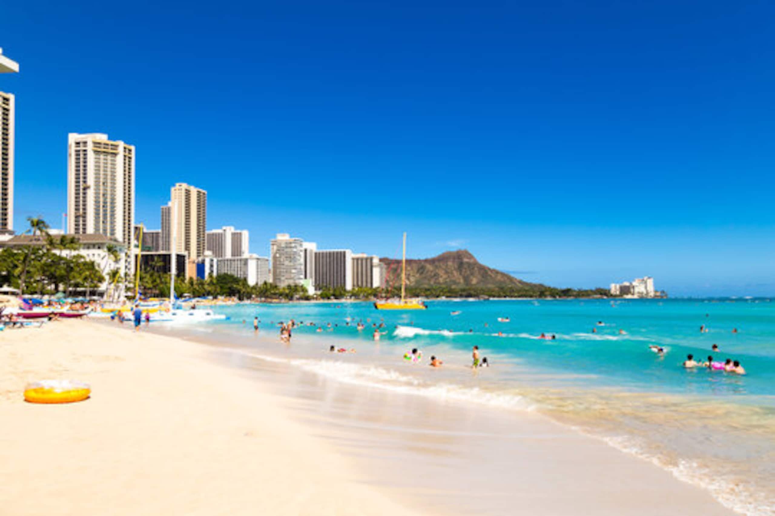 Condo in Honolulu · ★4.64 · 1 bedroom · 3 beds · 1 private bath - Image 19