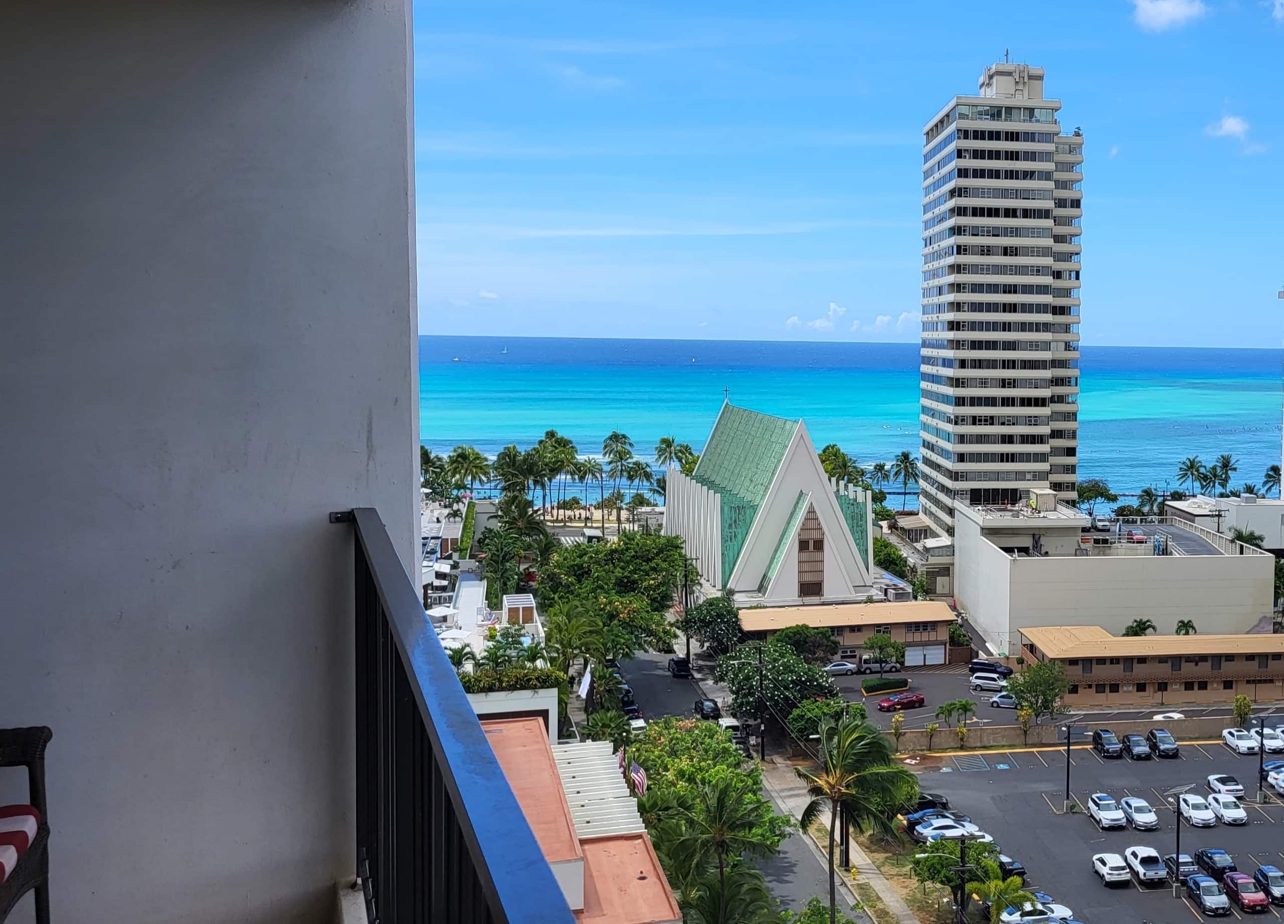 Condo in Honolulu · ★4.64 · 1 bedroom · 3 beds · 1 private bath - Image 12