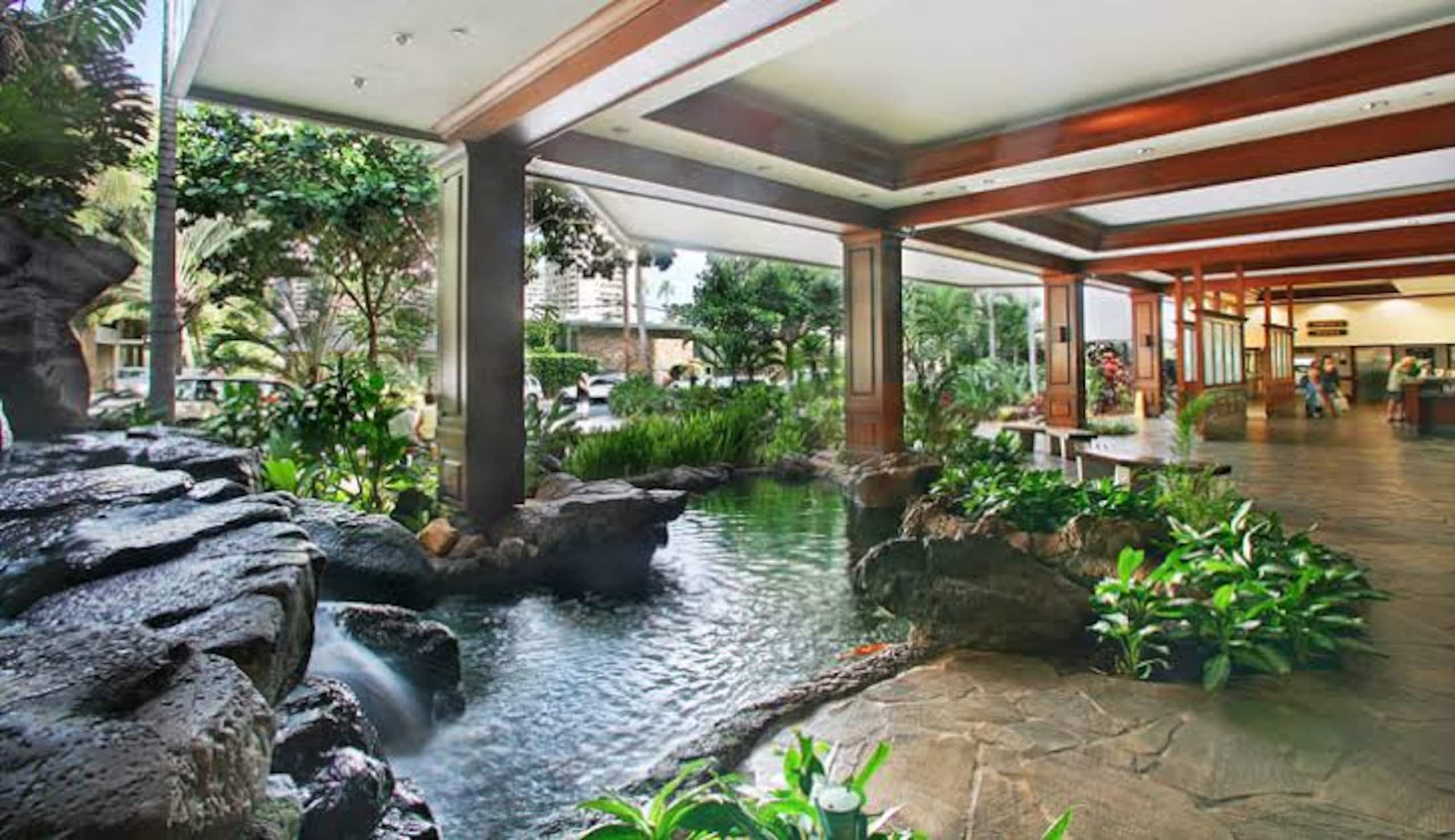Condo in Honolulu · ★4.64 · 1 bedroom · 3 beds · 1 private bath - Image 16