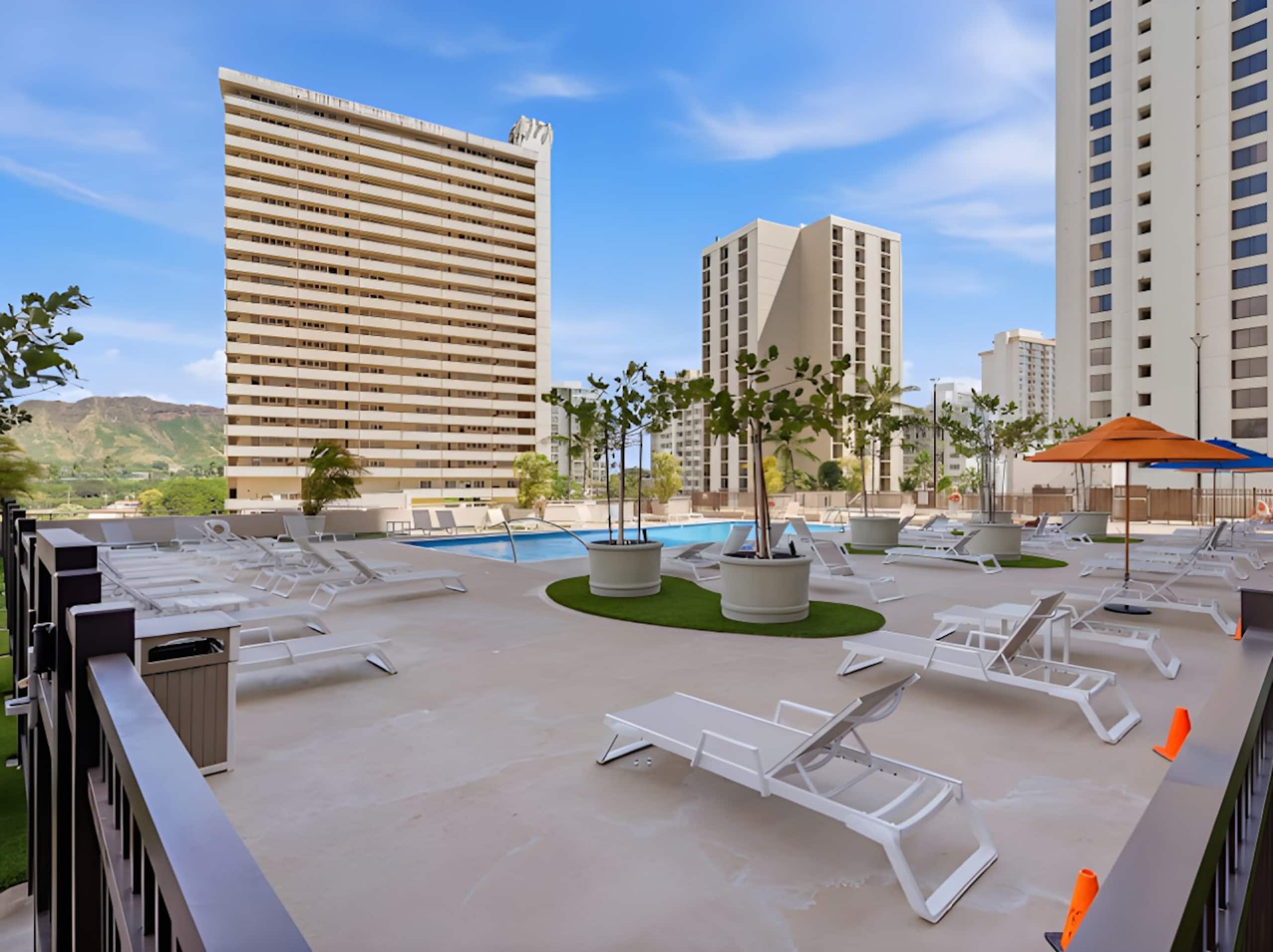 Condo in Honolulu · ★4.64 · 1 bedroom · 3 beds · 1 private bath - Image 23