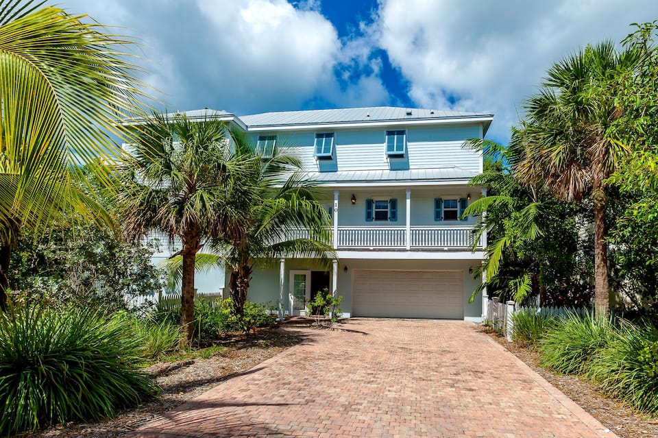 Waterfront Luxury Home with private pool! — foto 1