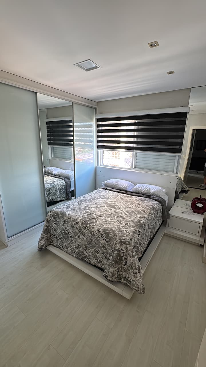 Schlafzimmer 1
