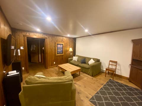 Top performing Airbnb: Tremblant-Mont Blanc/HOT TUB/Le Chalet Exquis in Saint Faustin Lac Carré