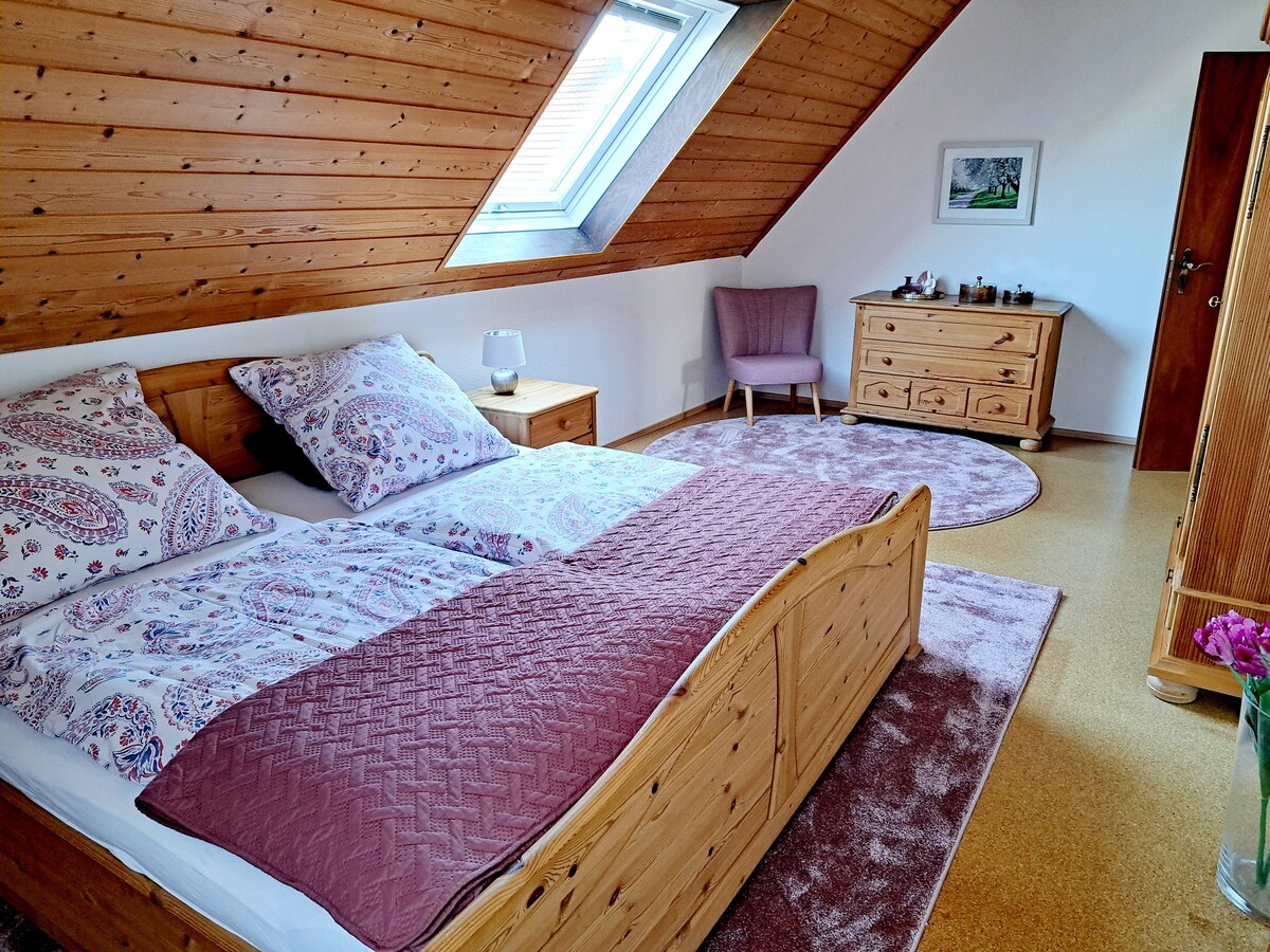 Schlafzimmer 1