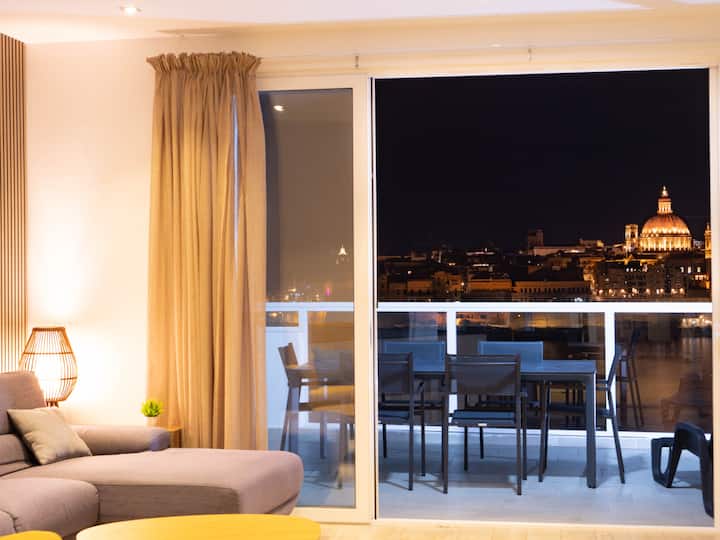 Valletta Views Penthouse | Jacuzzi | Sliema - Valletta