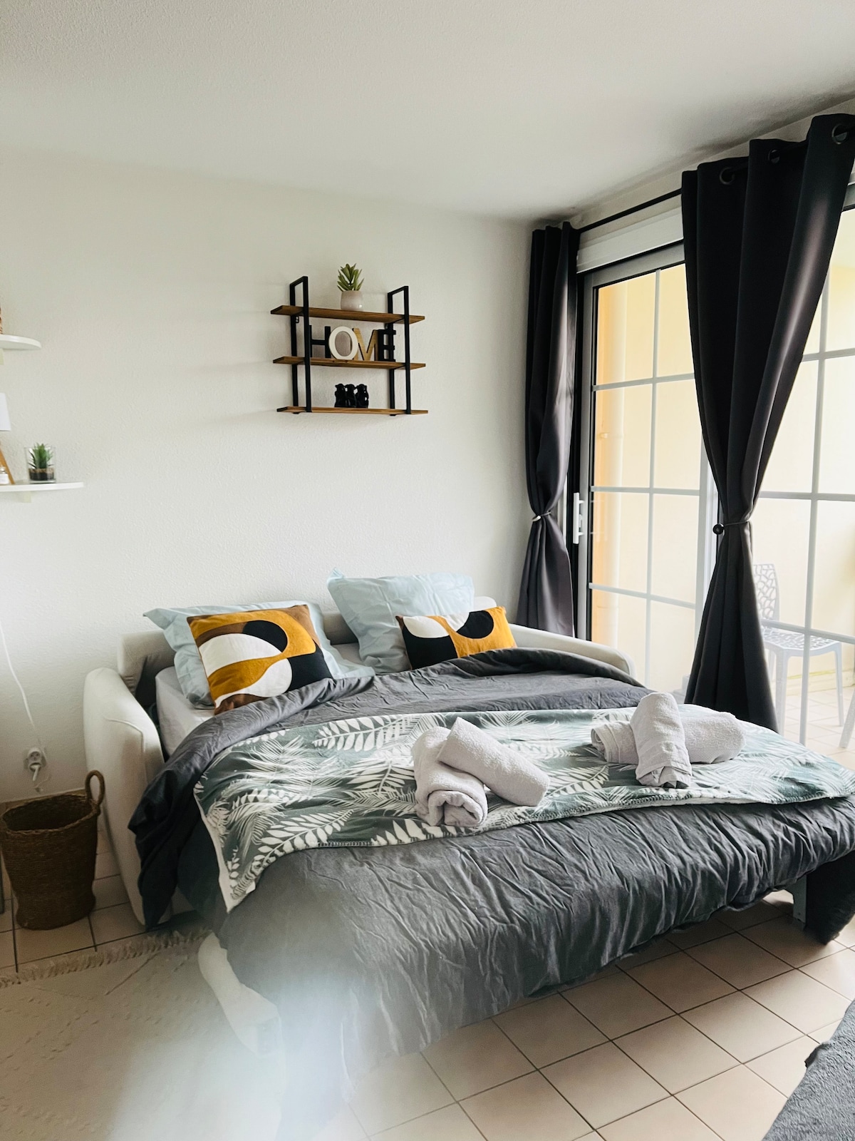 Popular Airbnb listing: 2-bedroom apartment, cozy, lake view, near sea & port, pool in Talmont Saint Hilaire