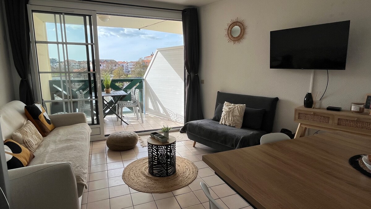 Popular Airbnb listing: 2-bedroom apartment, cozy, lake view, near sea & port, pool in Talmont Saint Hilaire